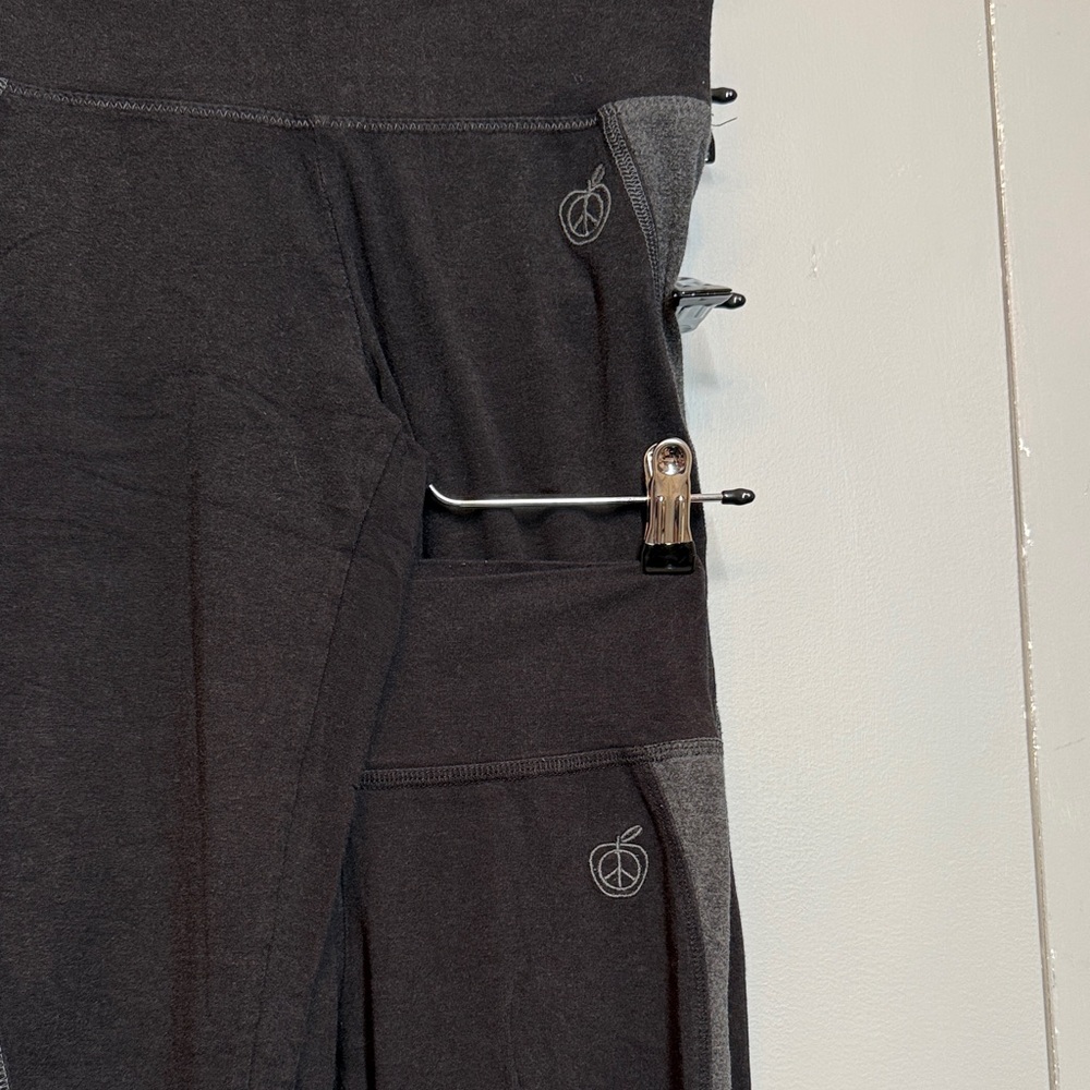 2 pair Green Apple Bamboo Yoga Capri Pants - Picture 2 of 3